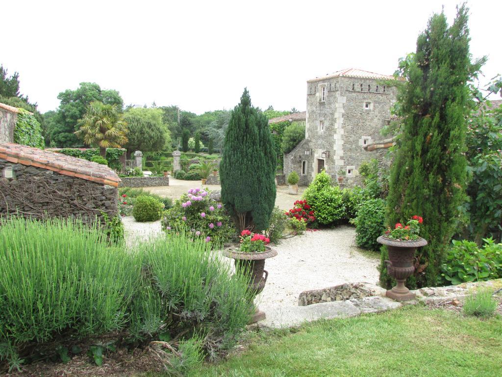 Logis De La Robliniere Bed & Breakfast Landevieille Exterior foto