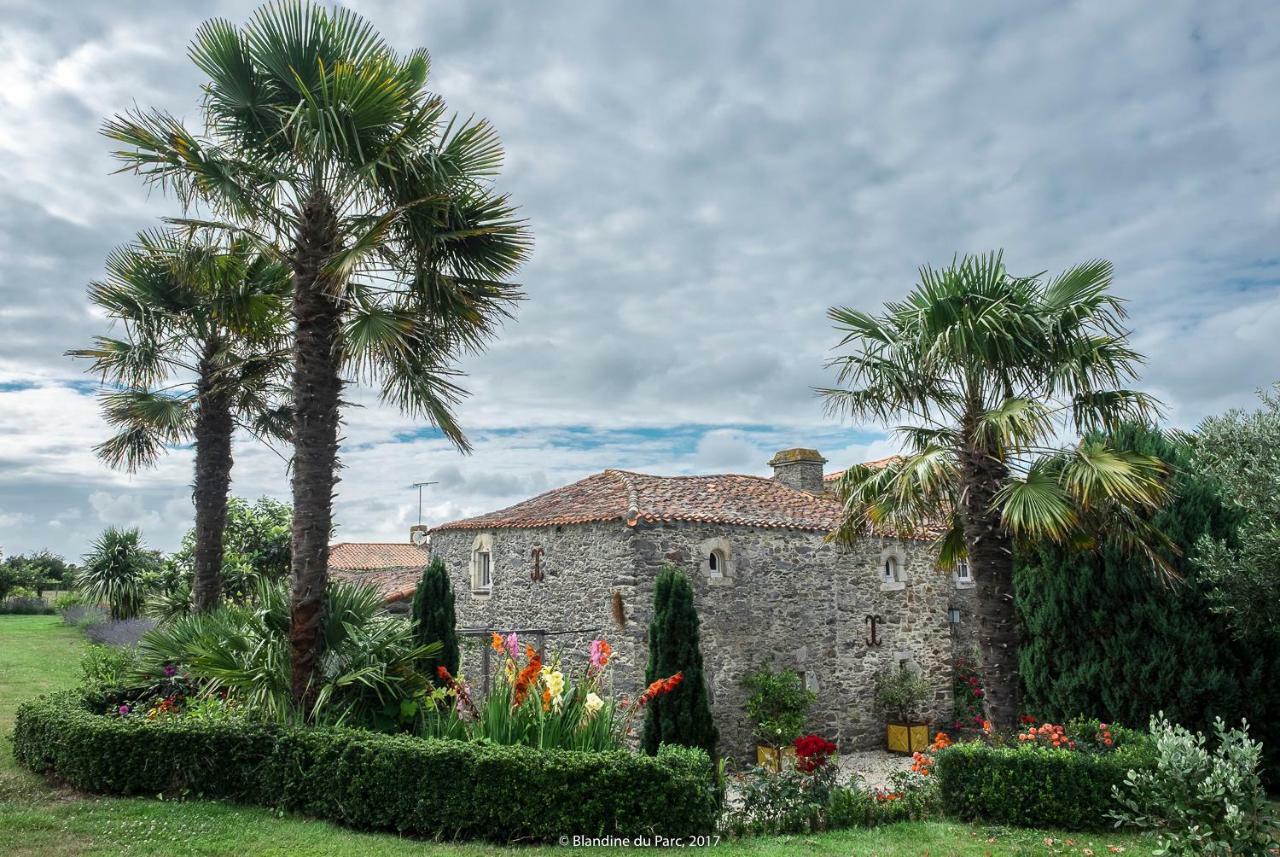 Logis De La Robliniere Bed & Breakfast Landevieille Exterior foto