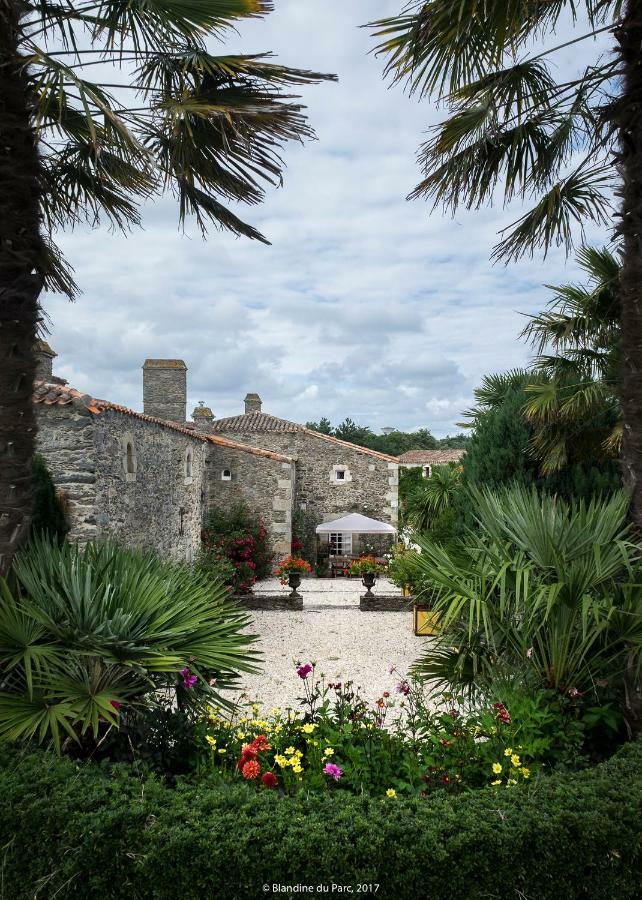 Logis De La Robliniere Bed & Breakfast Landevieille Exterior foto